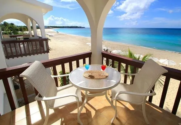 1 Bedroom Beach Front