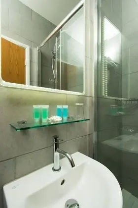 İki Ayrı Yataklı Oda, Banyolu/Duşlu