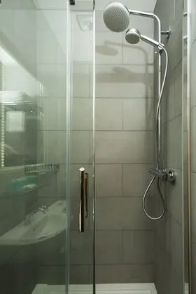 İki Ayrı Yataklı Oda, Banyolu/Duşlu