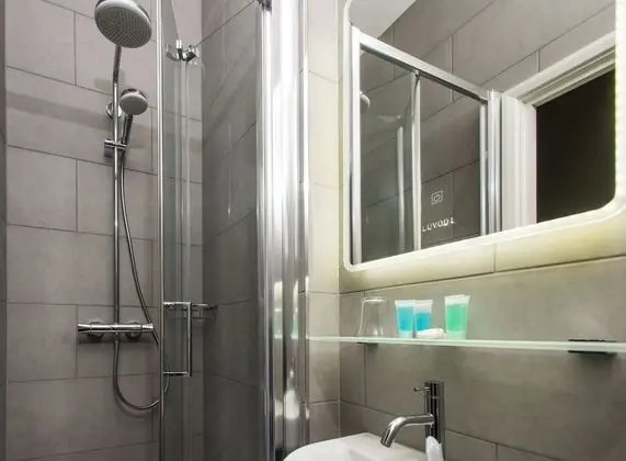 Tek Büyük Yataklı Oda, Banyolu/Duşlu