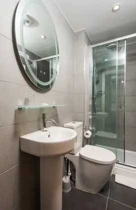 Tek Büyük Yataklı Oda, Banyolu/Duşlu