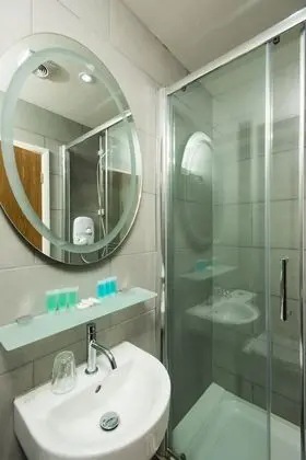 Üç Kişilik Oda, Banyolu/Duşlu