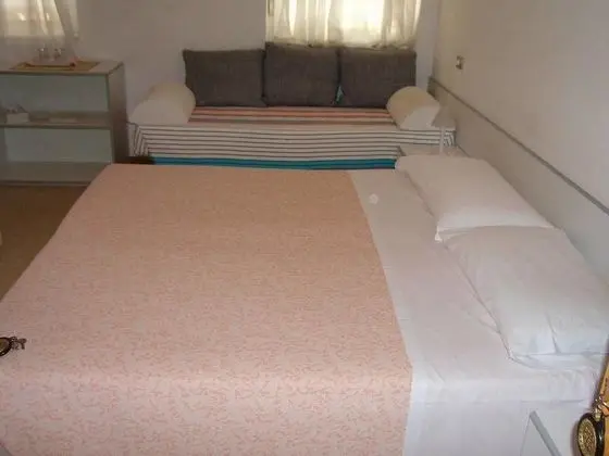 Comfort Tek Büyük veya İki Ayrı Yataklı Oda