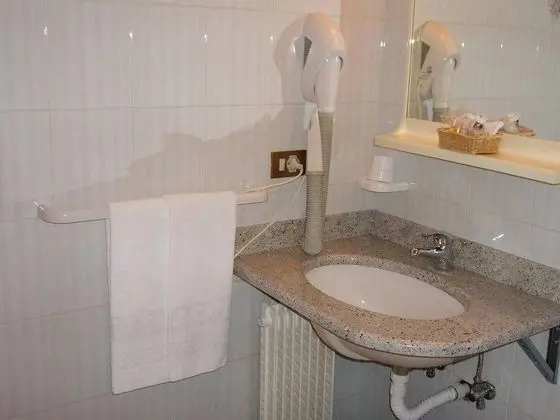 Comfort Tek Büyük veya İki Ayrı Yataklı Oda