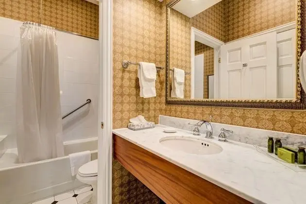 Deluxe Oda, 1 En Büyük (King) Boy Yatak
