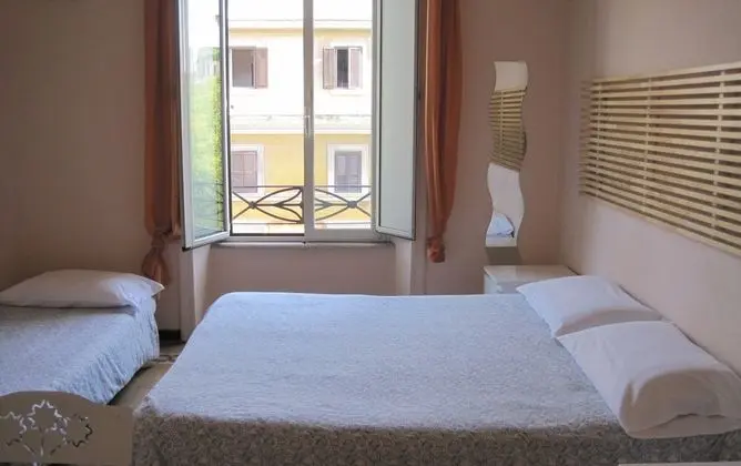 Üç Kişilik Oda (Private External Bathroom )