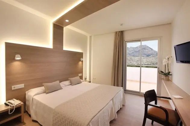 Oda, Manzaralı (3 Adults)