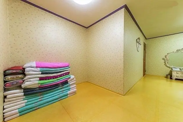 Family Oda (Traditional Ondol Room)
