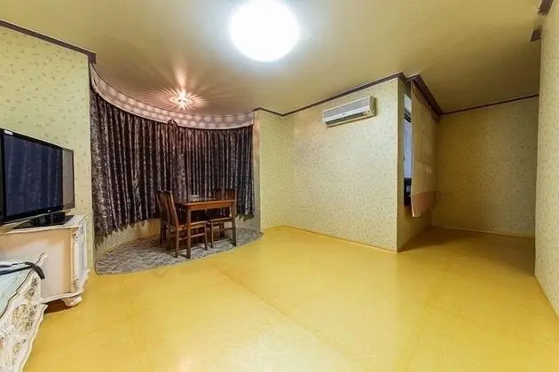Family Oda (Traditional Ondol Room)
