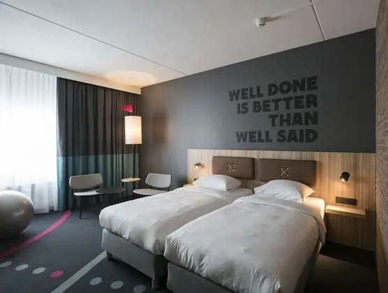 CLUB Room