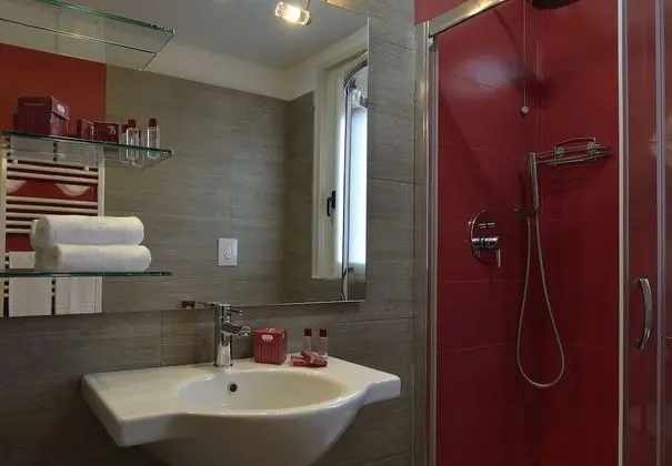 Classic Tek Büyük veya İki Ayrı Yataklı Oda