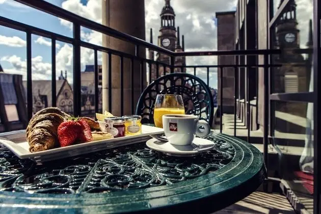 Club Oda, 1 En Büyük (King) Boy Yatak, Balkon, Şehir Manzaralı