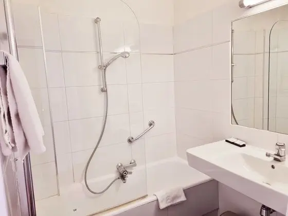 Standard Tek Büyük veya İki Ayrı Yataklı Oda, Engellilere Uygun, Şehir Manzaralı (STVV)