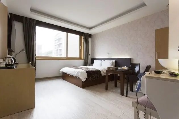 Deluxe Tek Büyük Yataklı Oda