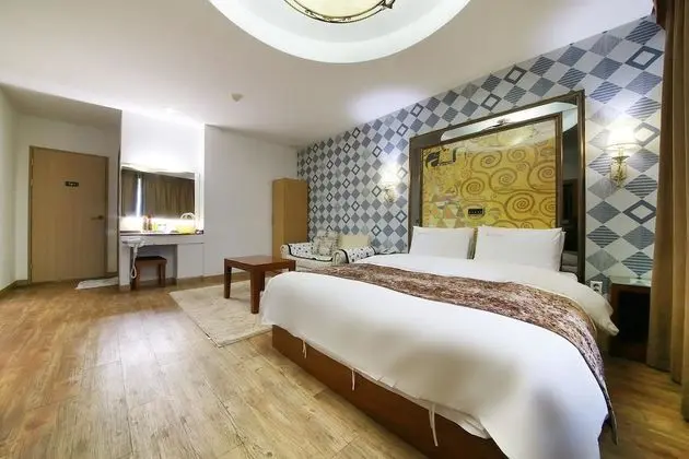 Deluxe Tek Büyük Yataklı Oda