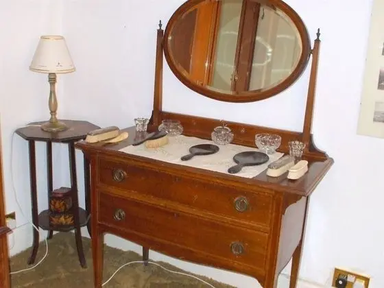 İki Ayrı Yataklı Oda, Ortak Banyo (Ainslie room)
