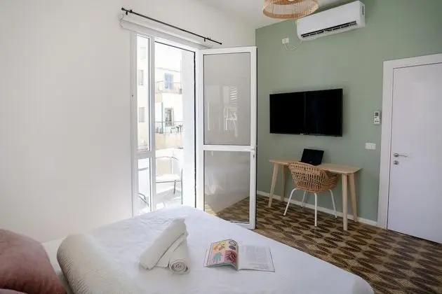Carmel Beach House 1BR Suite w/ Roof 102