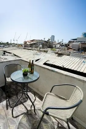 Carmel Beach House 2BR Suite w/ Roof 102\03