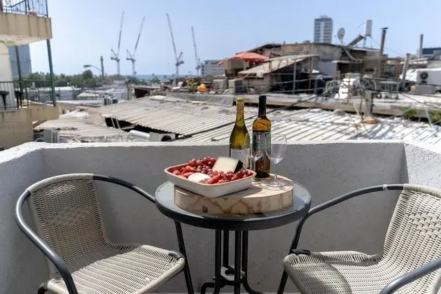 Carmel Beach House 2BR Suite w/ Roof 102\03