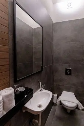 Carmel Beach House 2BR Suite w/ Roof 102\03