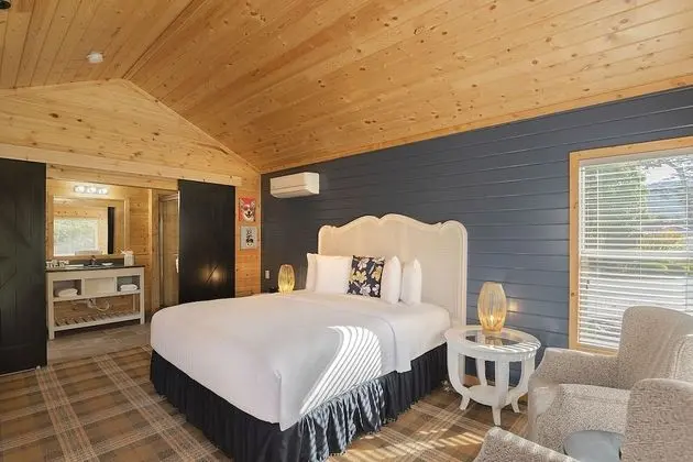 Studio Cottage with Wet Bar