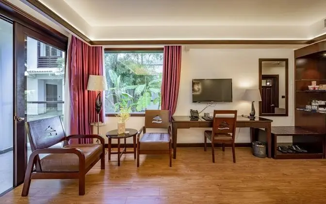 Deluxe Tek Büyük Yataklı Oda, Balkon, Bahçe Manzaralı