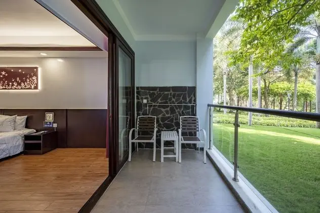 Deluxe Tek Büyük Yataklı Oda, Balkon, Bahçe Manzaralı