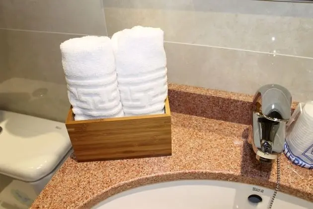 Büyük Yataklı Tek Kişilik Oda