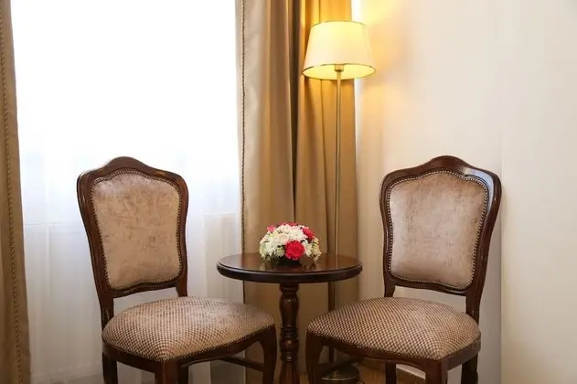 Balcony Suite 3***