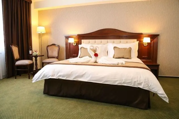 Balcony Suite 3***