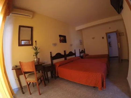 Üç Kişilik Oda, 3 Tek Kişilik Yatak, Balkon