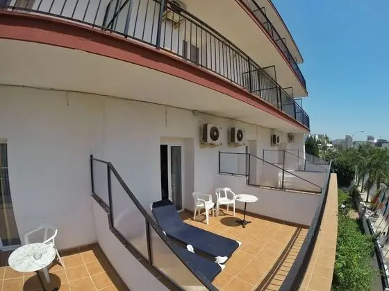 Üç Kişilik Oda, 3 Tek Kişilik Yatak, Balkon