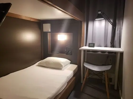 Oda, Sadece kadınlar için (Capsule A, must vacate room 10AM-3PM)