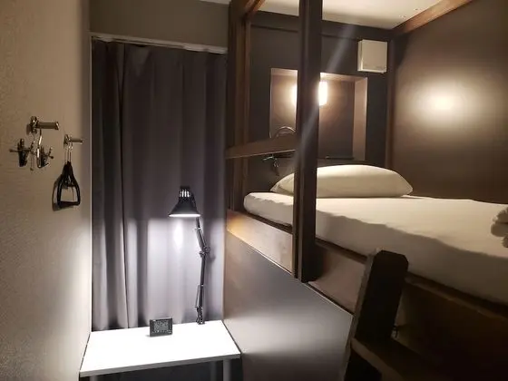 Oda, Sadece kadınlar için (Capsule A, must vacate room 10AM-3PM)