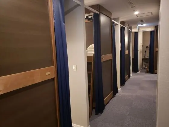Oda, Sadece kadınlar için (Capsule A, must vacate room 10AM-3PM)