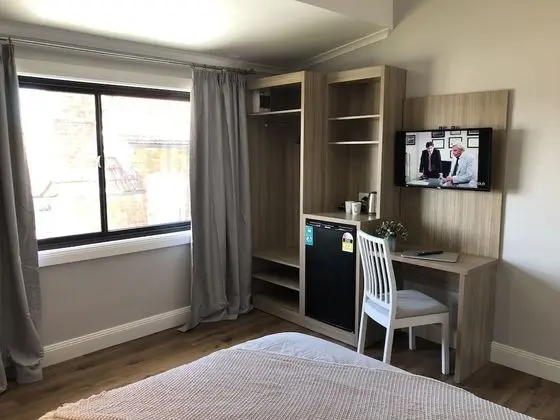 İki Ayrı Yataklı Oda, Ortak Banyo