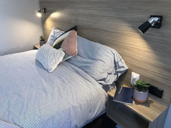 Tek Büyük Yataklı Oda, Ortak Banyo