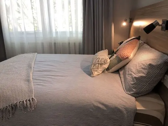 Tek Büyük Yataklı Oda, Ortak Banyo