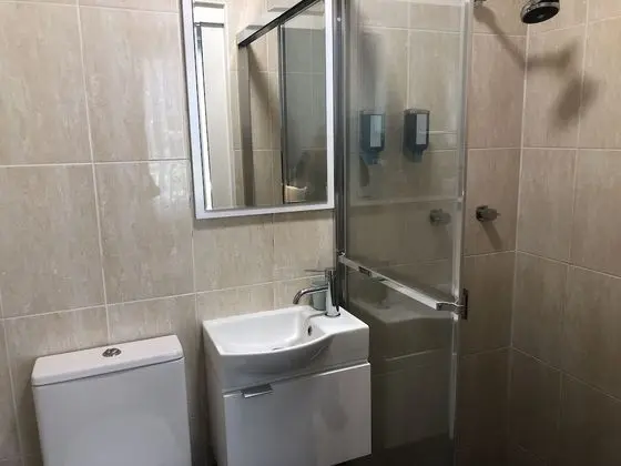 Tek Büyük Yataklı Oda, Ortak Banyo
