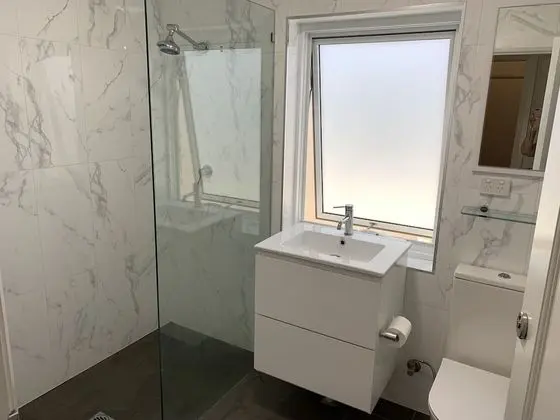 Tek Büyük Yataklı Oda, Ortak Banyo