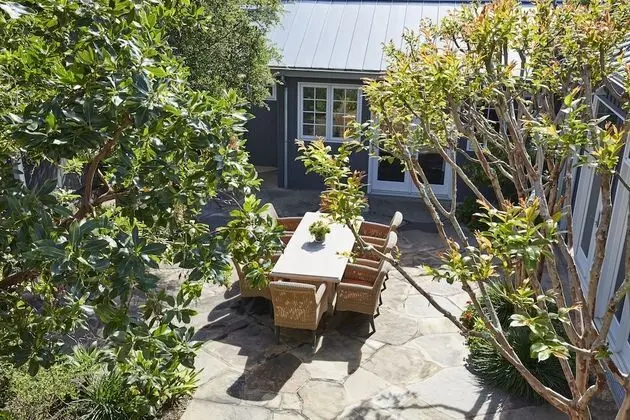 Courtyard Home 1 King 2 Doubles Hot Tub