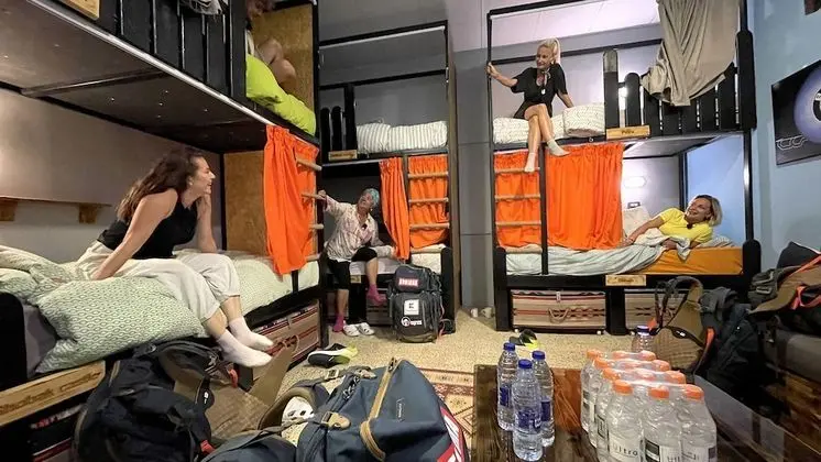 Ortak Ranzalı Oda, Karma Ranzalı Oda