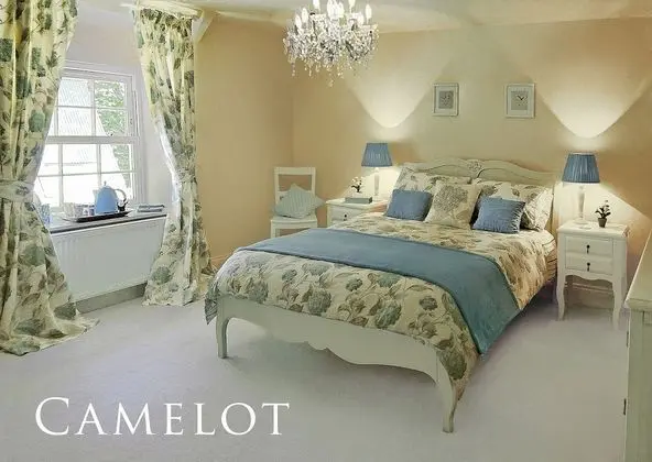 Luxury Tek Büyük Yataklı Oda (Camelot)