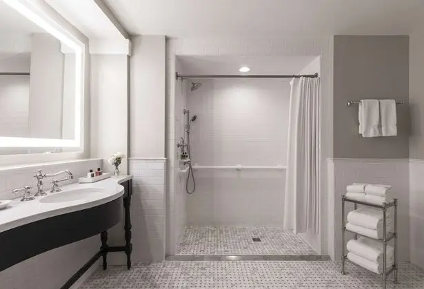 Premium Oda, 2 Büyük (Queen) Boy Yatak, Engellilere Uygun (Shower)