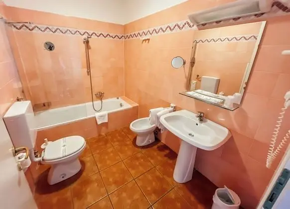 Deluxe Üç Kişilik Oda