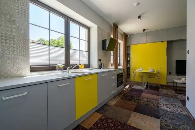 Premium Stüdyo Süit (Karp w cytrynie - C)