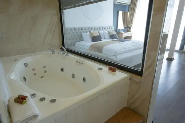 King Suite, Deniz ve Şehir Manzaralı, Jakuzili ve Balkonlu