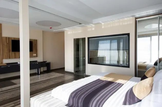 King Suite, Deniz ve Şehir Manzaralı, Jakuzili ve Balkonlu