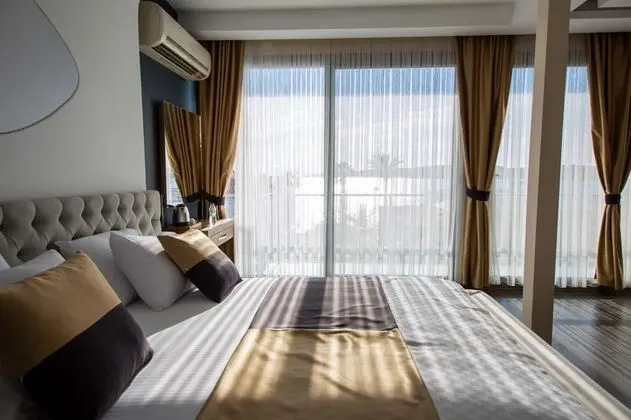 King Suite, Deniz ve Şehir Manzaralı, Jakuzili ve Balkonlu