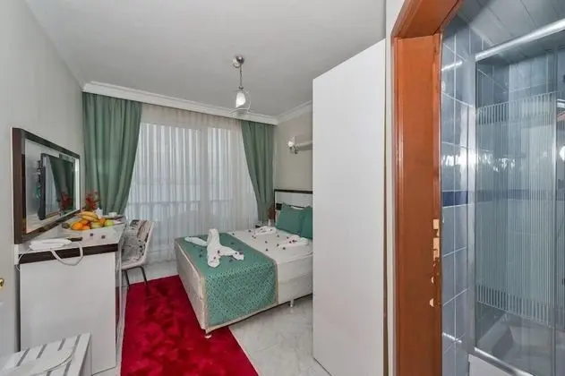 Basic Tek Büyük veya İki Ayrı Yataklı Oda, Deniz Manzaralı